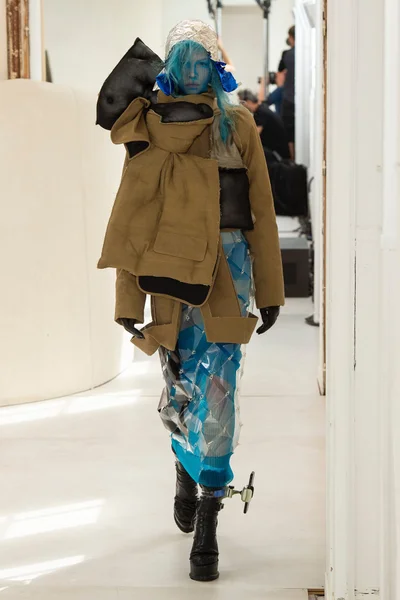 Look 9